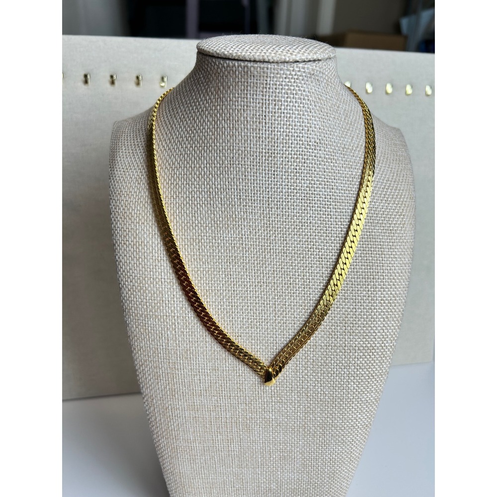 Napier Gold Tone Textured Herringbone V Shape Necklace Vintage Clasp 1990s